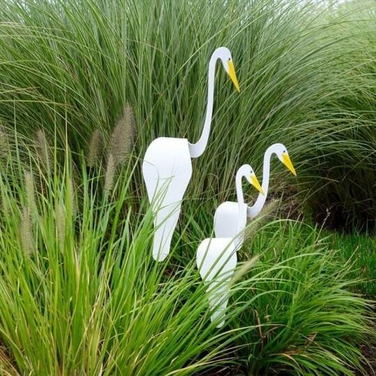 🦩 Swirl Bird 🦩 Ein skurriler und dynamischer Vogel, der sich mit der leichten Gartenbrise dreht